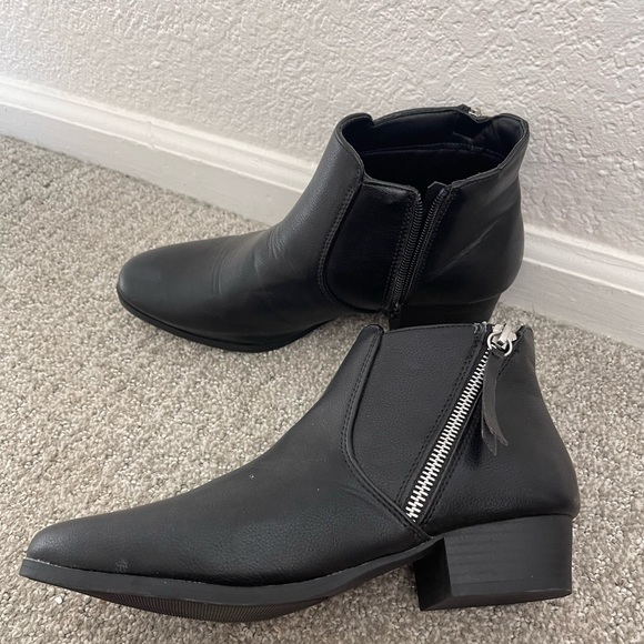 Black Booties (7W) - Picture 1 of 5